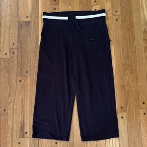 Bold Spirit Women's L Black Cropped Pants with White Waistband Soft Knit Pants